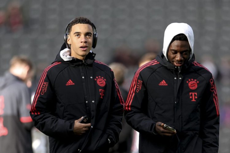 BERLIN, GERMANY - NOVEMBER 05: Jamal Musiala of Bayern München and Alphonso Boyle Davies of Bayern Munich prior to the Bundesliga match between Hertha BSC and FC Bayern München at Olympiastadion on November 05, 2022 in Berlin, Germany. (Photo by Maja Hitij/Getty Images)