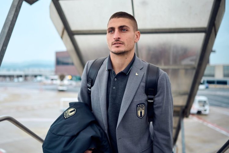 FLORENCE, ITALY - NOVEMBER 19: Marco Verratti of Italy gets on the plane during the Italy travel to Vienna on November 19, 2022 in in Amerigo Vespucci Airport, Italy. (Photo by Mattia Ozbot/Getty Images)