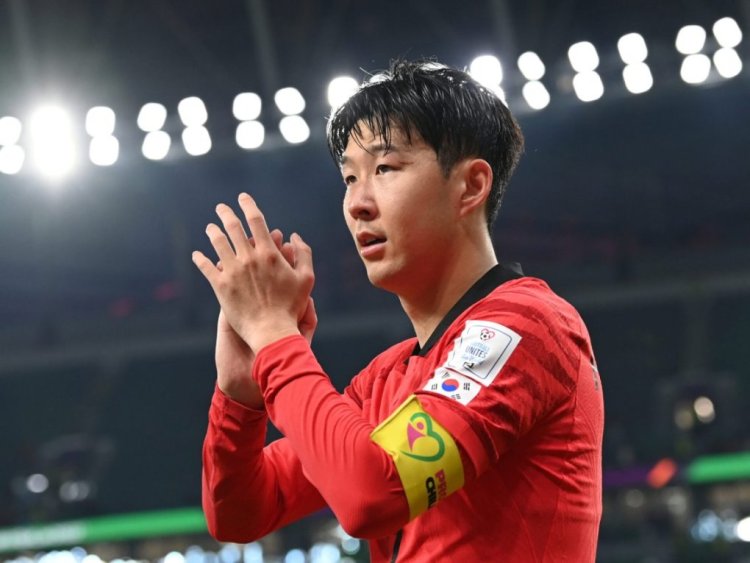 AL RAYYAN, QATAR - DECEMBER 02: Heungmin Son of Korea Republic celebrates after the 2-1 win during the FIFA World Cup Qatar 2022 Group H match between Korea Republic and Portugal at Education City Stadium on December 02, 2022 in Al Rayyan, Qatar. (Photo by Claudio Villa/Getty Images)