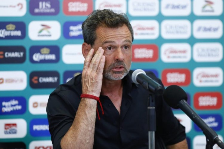 LEON, MEXICO - AUGUST 28: Diego Cocca head coach of Atlas in a conference press after the 11th round match between Leon and Atlas as part of the Torneo Apertura 2022 Liga MX at Leon Stadium on August 28, 2022 in Leon, Mexico. (Photo by Leopoldo Smith/Getty Images)