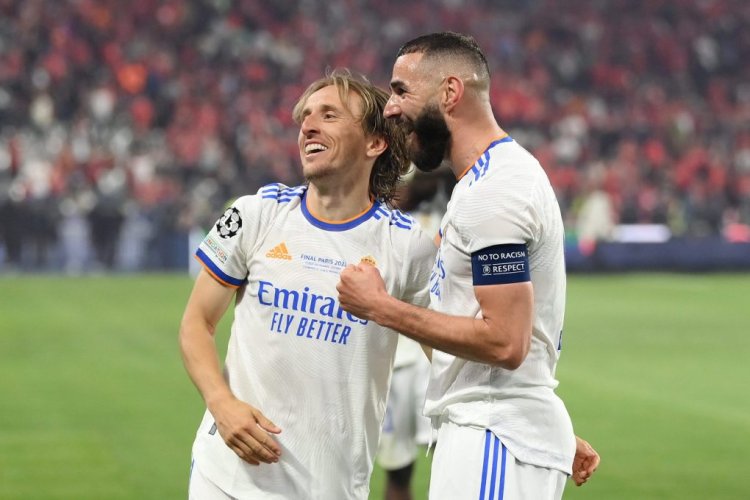 PARIS, FRANCE - MAY 28: Luka Modric and Karim Benzema of Real Madrid celebrate after their sides victory during the UEFA Champions League final match between Liverpool FC and Real Madrid at Stade de France on May 28, 2022 in Paris, France. (Photo by David Ramos/Getty Images)