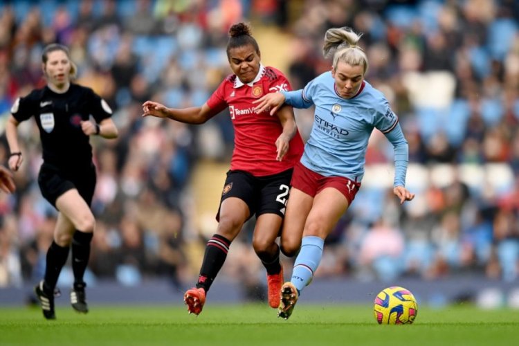 MANCHESTER, ENGLAND - DECEMBER 11:Lauren Hemp of Manchester City being followed by Nikit Parris of Manchester United during the FA Women's Super League match between Manchester City and Manchester United at Etihad Stadium on December 11, 2022 in Manchester, England. (Photo by Gareth Copley/Getty Images)