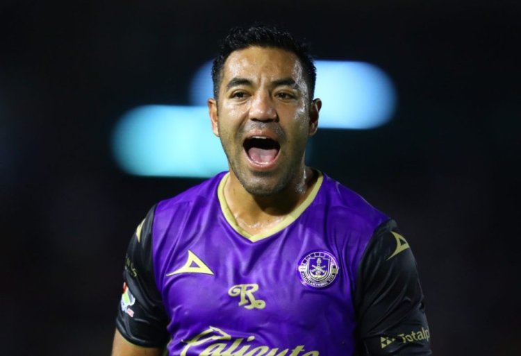 MAZATLAN, MEXICO - AUGUST 26: Marco Fabian of Mazatlán reacts during the 11th round match between Mazatlan FC and America as part of the Torneo Apertura 2022 Liga MX at Kraken Stadium on August 26, 2022 in Mazatlan, Mexico. (Photo by Sergio Mejia/Getty Images)