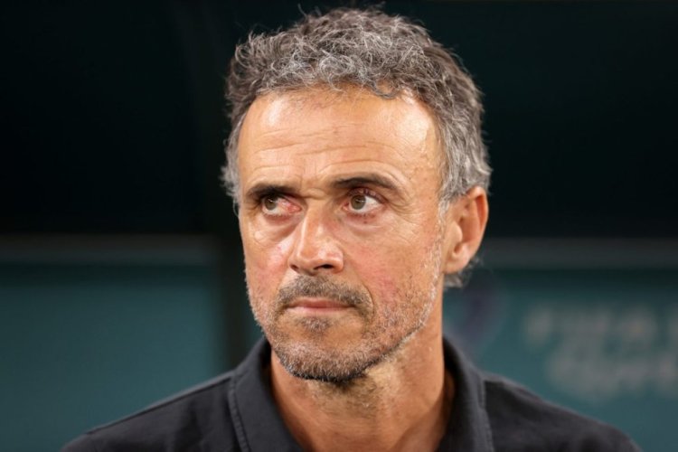 AL RAYYAN, QATAR - DECEMBER 06: Luis Enrique, Head Coach of Spain, looks on prior to the FIFA World Cup Qatar 2022 Round of 16 match between Morocco and Spain at Education City Stadium on December 06, 2022 in Al Rayyan, Qatar. (Photo by Julian Finney/Getty Images)
