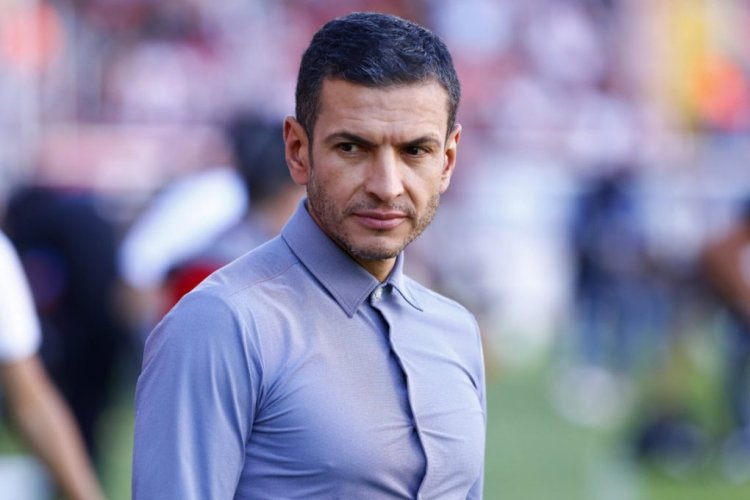 AGUASCALIENTES, MEXICO - AUGUST 19: Jaime Lozano head coach of Necaxa looks on prior the 10th round match between Necaxa and Chivas as part of the Torneo Apertura 2022 Liga MX at Victoria Stadium on August 19, 2022 in Aguascalientes, Mexico. (Photo by Leopoldo Smith/Getty Images)