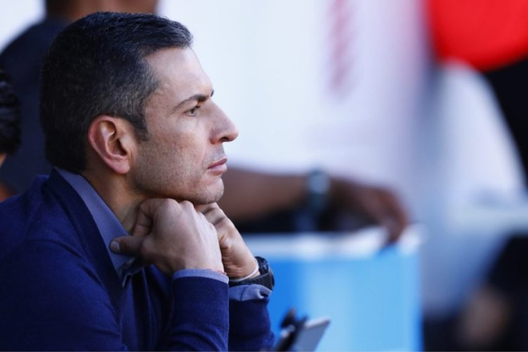 AGUASCALIENTES, MEXICO - SEPTEMBER 23: Jaime Lozano head coach of Necaxa looks on prior the 16th round match between Necaxa and Mazatlan FC as part of the Torneo Apertura 2022 Liga MX at Victoria Stadium on September 23, 2022 in Aguascalientes, Mexico. (Photo by Leopoldo Smith/Getty Images)