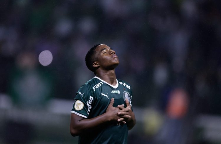 SAO PAULO, BRAZIL - NOVEMBER 02: Endrick of Palmeiras celebrates after scoring the fourth goal of his team during a match between Palmeiras and Fortaleza as part of Brasileirao Series A 2022 at Allianz Parque on November 02, 2022 in Sao Paulo, Brazil. (Photo by Alexandre Schneider/Getty Images)
