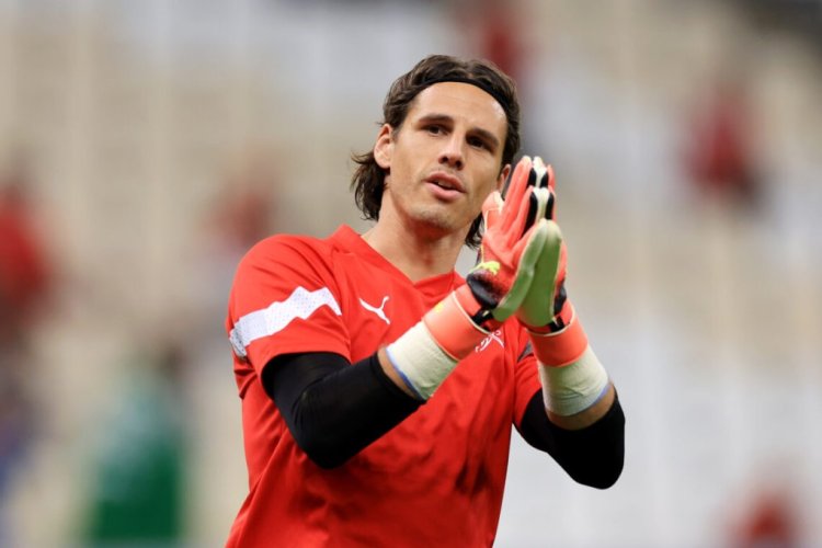LUSAIL CITY, QATAR - DECEMBER 06: Yann Sommer of Switzerland warms up prior to the FIFA World Cup Qatar 2022 Round of 16 match between Portugal and Switzerland at Lusail Stadium on December 06, 2022 in Lusail City, Qatar. (Photo by Buda Mendes/Getty Images)