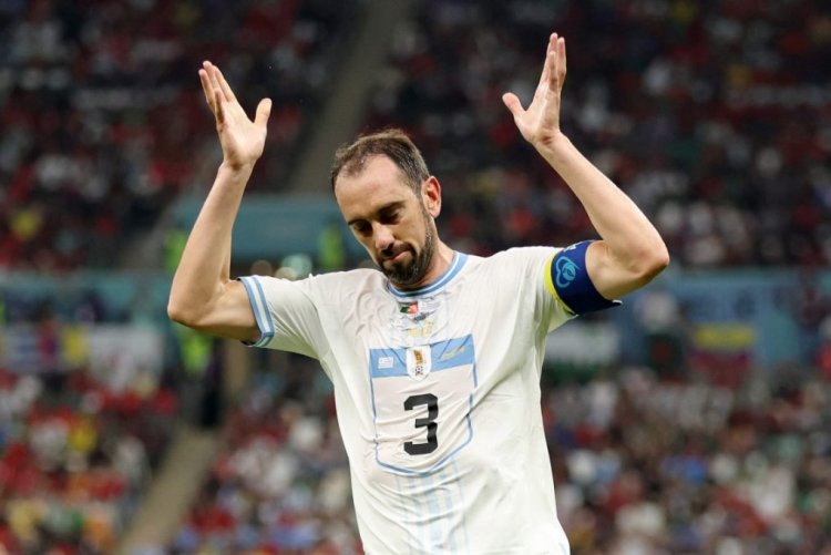 LUSAIL CITY, QATAR - NOVEMBER 28: Diego Godin of Uruguay reacts during the FIFA World Cup Qatar 2022 Group H match between Portugal and Uruguay at Lusail Stadium on November 28, 2022 in Lusail City, Qatar. (Photo by Francois Nel/Getty Images)