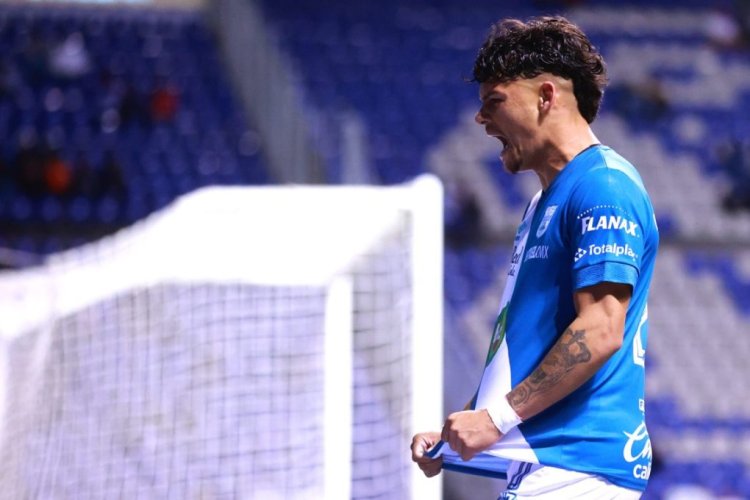 PUEBLA, MEXICO - JANUARY 28: Maximiliano Araujo of Puebla reacts during the 3rd round match between Puebla and Club Tijuana as part of the Torneo Grita Mexico C22 at Cuauhtemoc Stadium on January 28, 2022 in Puebla, Mexico. (Photo by Hector Vivas/Getty Images)