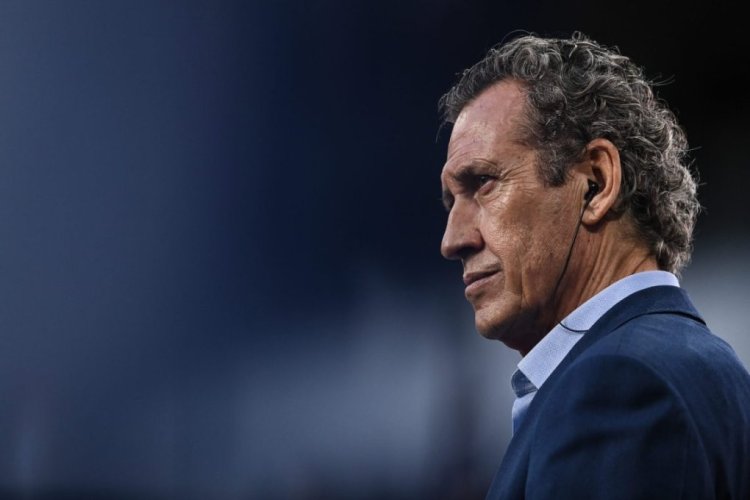 MADRID, SPAIN - MAY 04: Former Real Madrid player and coach Jorge Valdano looks on during the UEFA Champions League Semi Final Leg Two match between Real Madrid and Manchester City at Estadio Santiago Bernabeu on May 04, 2022 in Madrid, Spain. (Photo by David Ramos/Getty Images)