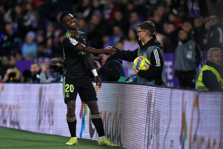 VALLADOLID, SPAIN - DECEMBER 30: Vinicius Junior of Real Madrid interacts with a ball boy during the LaLiga Santander match between Real Valladolid CF and Real Madrid CF at Estadio Municipal Jose Zorrilla on December 30, 2022 in Valladolid, Spain. (Photo by Angel Martinez/Getty Images)