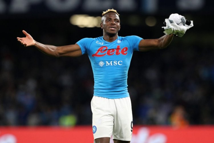 NAPLES, ITALY - NOVEMBER 12: Victor Osimhen of SSC Napoli celebrates the victory after the Serie A match between SSC Napoli and Udinese Calcio at Stadio Diego Armando Maradona on November 12, 2022 in Naples, Italy. (Photo by Francesco Pecoraro/Getty Images)