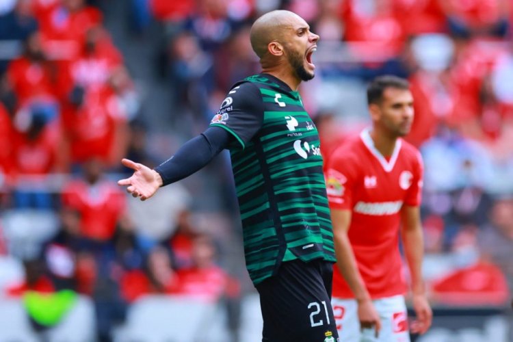 TOLUCA, MEXICO - JULY 23: Matheus Doria #21 of Santos Laguna reacts during the 4th round match between Toluca and Santos Laguna as part of the Torneo Apertura 2022 Liga MX at Nemesio Diez Stadium on July 23, 2022 in Toluca, Mexico. (Photo by Hector Vivas/Getty Images)