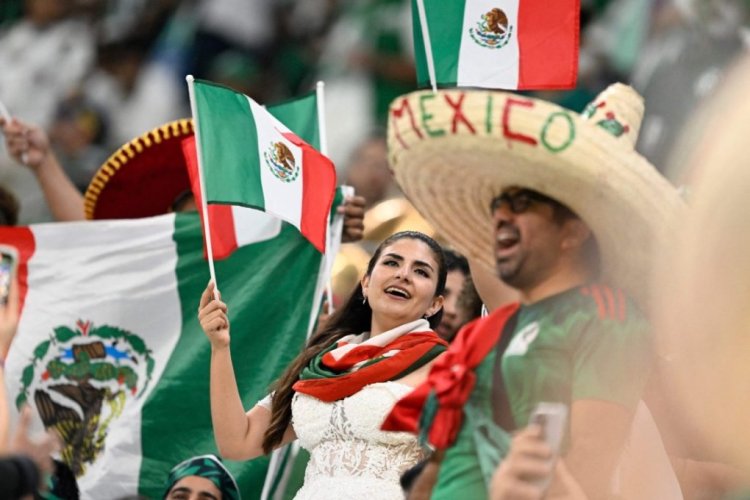 TOPSHOT - Fans of Mexico cheer on the stands ahead of the Qatar 2022 World Cup Group C football match between Saudi Arabia and Mexico at the Lusail Stadium in Lusail, north of Doha on November 30, 2022. (Photo by PATRICIA DE MELO MOREIRA / AFP) (Photo by PATRICIA DE MELO MOREIRA/AFP via Getty Images)