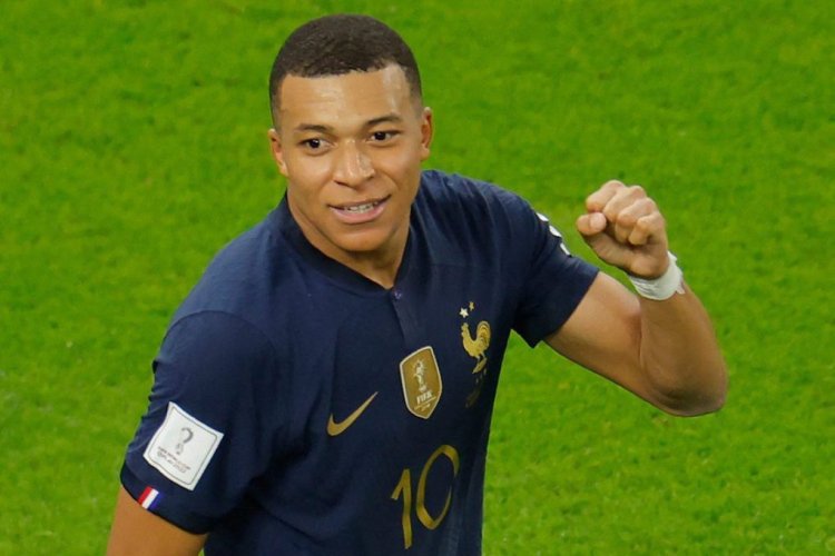 TOPSHOT - France's forward #10 Kylian Mbappe celebrates scoring his team's third goal during the Qatar 2022 World Cup round of 16 football match between France and Poland at the Al-Thumama Stadium in Doha on December 4, 2022. (Photo by Odd ANDERSEN / AFP) (Photo by ODD ANDERSEN/AFP via Getty Images)