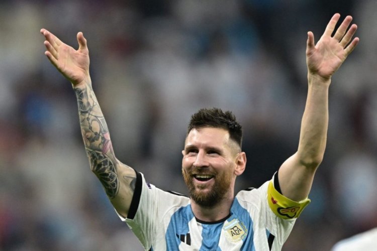 TOPSHOT - Argentina's forward #10 Lionel Messi celebrates after defeating Croatia 3-0 in the Qatar 2022 World Cup football semi-final match between Argentina and Croatia at Lusail Stadium in Lusail, north of Doha on December 13, 2022. (Photo by JUAN MABROMATA / AFP) (Photo by JUAN MABROMATA/AFP via Getty Images)