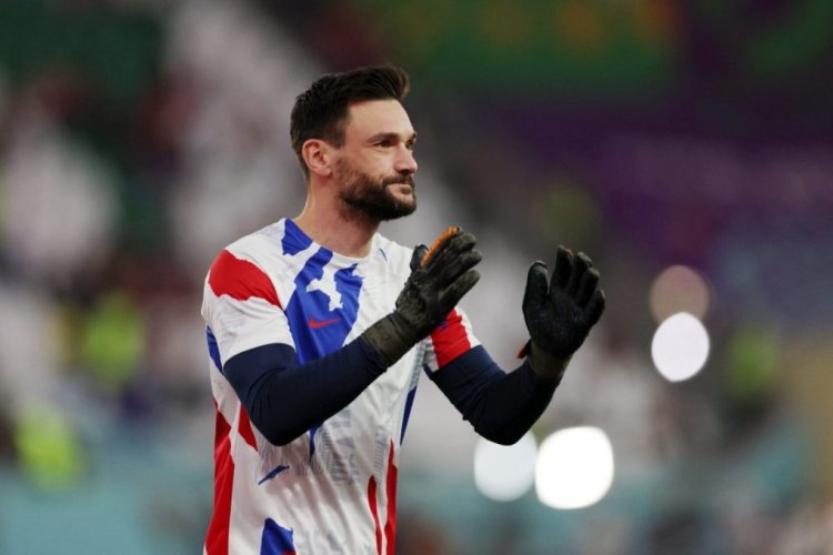 AL RAYYAN, QATAR - NOVEMBER 30: Hugo Lloris of France warms up prior to the FIFA World Cup Qatar 2022 Group D match between Tunisia and France at Education City Stadium on November 30, 2022 in Al Rayyan, Qatar. (Photo by Elsa/Getty Images)