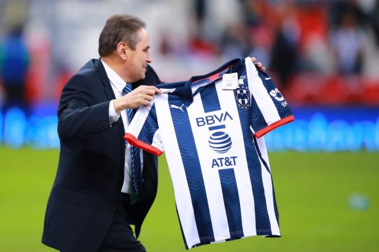 MEXICO CITY, MEXICO - DECEMBER 29: Jose Gonzalez Ornelas, President of Monterrey holds a Monterrey jersey after the Final second leg match between America and Monterrey as part of the Torneo Apertura 2019 Liga MX at Azteca Stadium on December 29, 2019 in Mexico City, Mexico. (Photo by Hector Vivas/Getty Images)