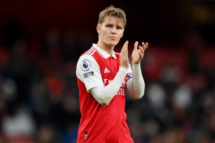 LONDON, ENGLAND - JANUARY 03: Martin Odegaard of Arsenal applauds the fans after the draw during the Premier League match between Arsenal FC and Newcastle United at Emirates Stadium on January 03, 2023 in London, England. (Photo by Justin Setterfield/Getty Images)