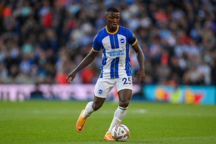 BRIGHTON, ENGLAND - OCTOBER 08: Moises Caicedo of Brighton & Hove Albion in action during the Premier League match between Brighton & Hove Albion and Tottenham Hotspur at American Express Community Stadium on October 08, 2022 in Brighton, England. (Photo by Mike Hewitt/Getty Images)