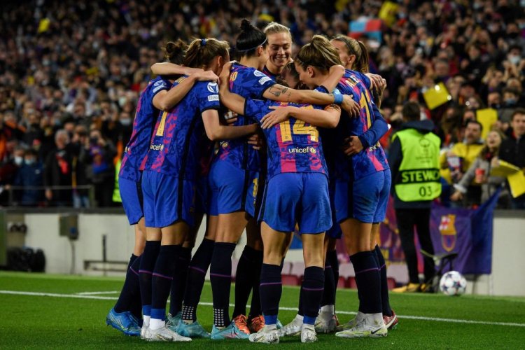 Barcelona's players celebrate after scoring a goal during the women's UEFA Champions League quarter final second leg football match between FC Barcelona and Real Madrid CF at the Camp Nou stadium in Barcelona on March 30, 2022. (Photo by Josep LAGO / AFP) (Photo by JOSEP LAGO/AFP via Getty Images)