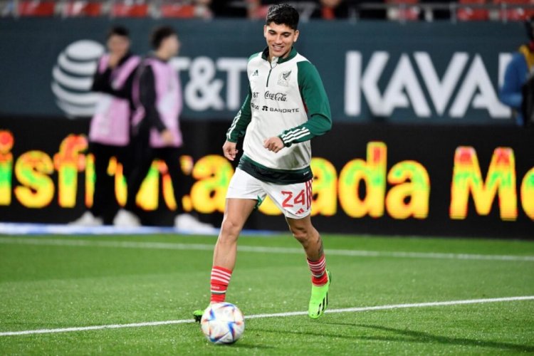 Mexico's defender Kevin Alvarez warms up prior the friendly football match between Mexico and Sweden, at the Montilivi stadium in Girona on November 16, 2022. (Photo by Pau BARRENA / AFP) (Photo by PAU BARRENA/AFP via Getty Images)