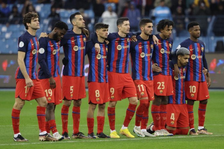 Barcelona players gather during the penalty shoot-out during the Spanish Super Cup semi-final football match between Real Betis and FC Barcelona at the King Fahd International Stadium in Riyadh, Saudi Arabia, on January 12, 2023. (Photo by Giuseppe CACACE / AFP) (Photo by GIUSEPPE CACACE/AFP via Getty Images)