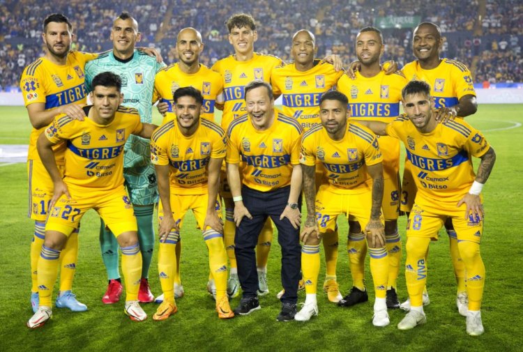 Tigres football team and US actor Rob Schneider (C) pose before the start of the match against Pachuca for the Mexican Clausura 2023 tournament at the Universitario stadium in Monterrey, Mexico, on January 15, 2023. (Photo by Julio Cesar AGUILAR / AFP) (Photo by JULIO CESAR AGUILAR/AFP via Getty Images)