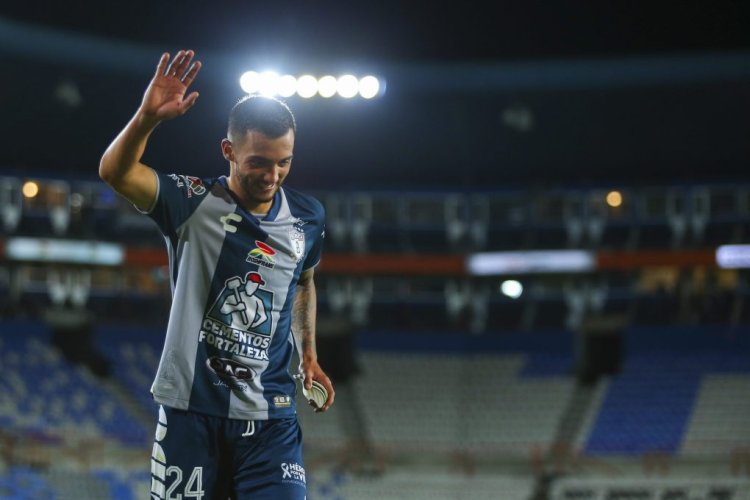 PACHUCA, MEXICO - AUGUST 25: Luis Chavez of Pachuca reacts after the 16th round match between Pachuca and Atlas as part of the Torneo Apertura 2022 Liga MX at Hidalgo Stadium on August 25, 2022 in Pachuca, Mexico. (Photo by Agustin Cuevas/Getty Images)