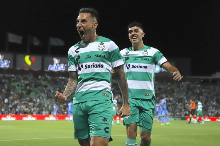 TORREON, MEXICO - AUGUST 06: Marcelo Correa of Santos celebrates after scoring the first goal during the 7th round match between Santos Laguna and Cruz Azul as part of the Torneo Apertura 2022 Liga MX at Corona Stadium on August 6, 2022 in Torreon, Mexico. (Photo by Manuel Guadarrama/Getty Images)