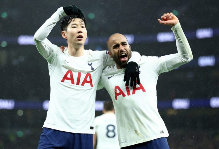 LONDON, ENGLAND - FEBRUARY 09: Heung-Min Son celebrates with Lucas Moura of Tottenham Hotspur after scoring their team's second goal during the Premier League match between Tottenham Hotspur and Southampton at Tottenham Hotspur Stadium on February 09, 2022 in London, England. (Photo by Bryn Lennon/Getty Images)
