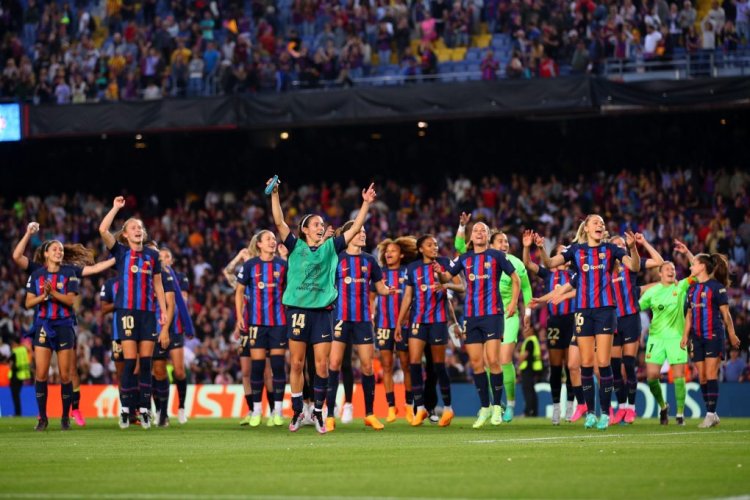BARCELONA, SPAIN - APRIL 27: Aitana Bonmati of FC Barcelona celebrates alongside teammates after the UEFA Women's Champions League semifinal 2nd leg match between FC Barcelona and Chelsea FC at Camp Nou on April 27, 2023 in Barcelona, Spain. (Photo by Eric Alonso/Getty Images)